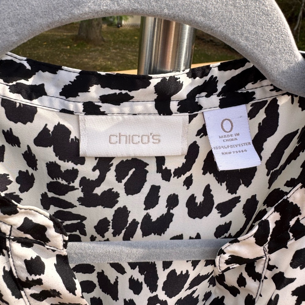 Chico's Black/White Animal Print Long Sleeve Pullover V Neck Blouse size 0 small - Picture 3 of 9
